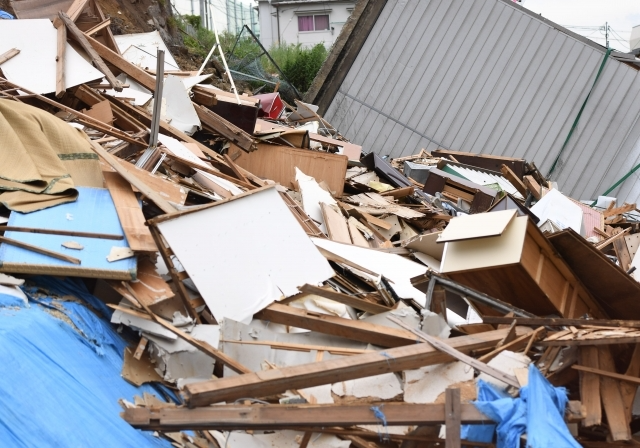 屋内で緊急地震速報が鳴ったらどうする？